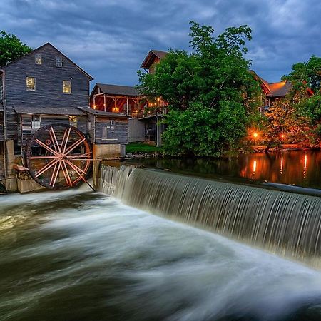 Key Lime Pie, Hot Tub,Wifi, 1089 Free Tickets Each Paid Day, Dollywood And More جاتلينبرج المظهر الخارجي الصورة