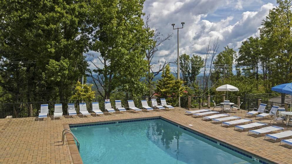 Key Lime Pie, Hot Tub,Wifi, 1089 Free Tickets Each Paid Day, Dollywood And More جاتلينبرج الغرفة الصورة